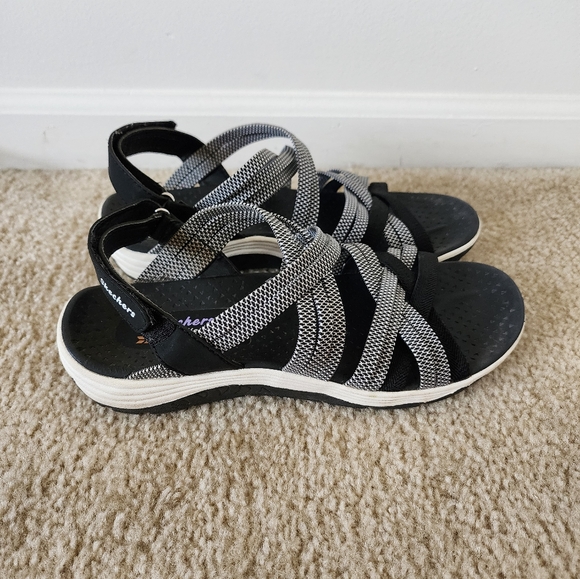 Skechers Shoes - Skechers Reggea Cup-Smitten By You Womens Black And White Sandals Size 8.5
